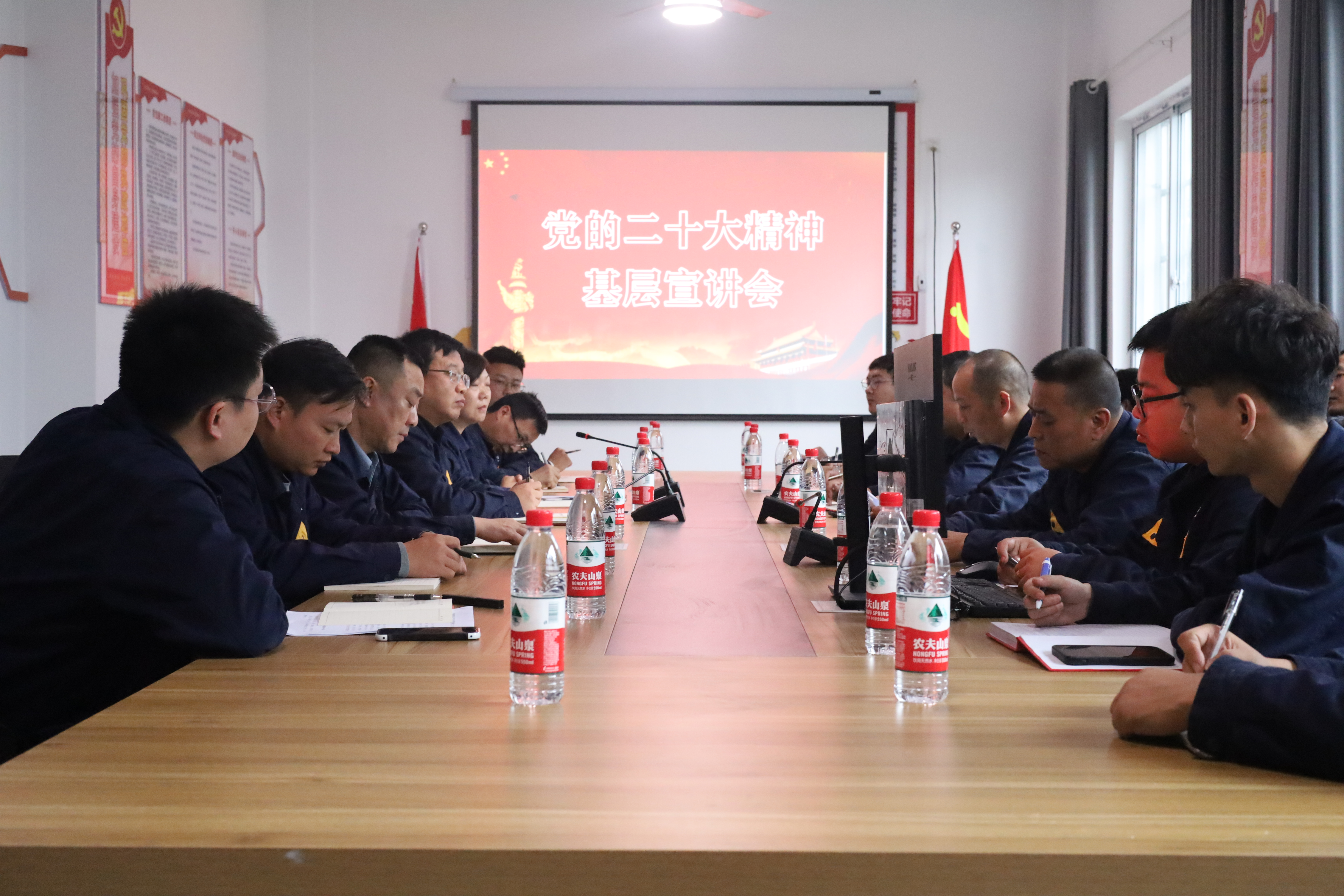 集團(tuán)黨委副書記、總經(jīng)理汪羽深入景焦能源公司宣講黨的二十大精神2.JPG